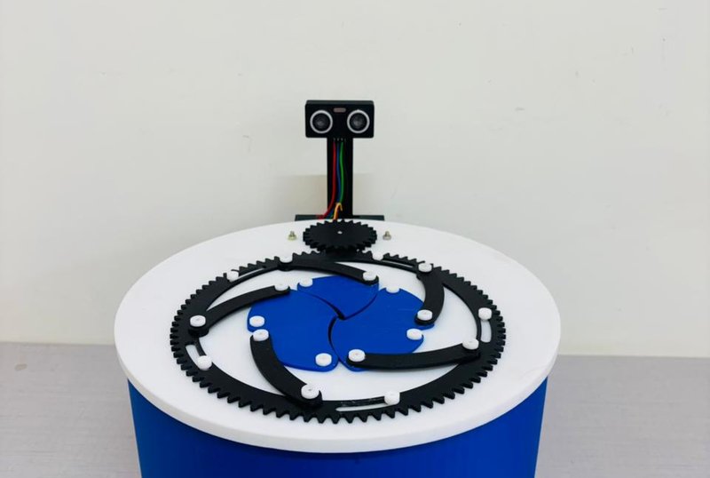 Smart Bin with Iris Mechanism image 2